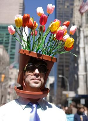 Yeah, I'm sure Tiny Tim didn't mean that when he sang "Tiptoe Through the Tulips," in that falsetto voice. Seriously, this is crazy. Silly Hat Ideas, Funky Hat Day At School, Crazy Hats Ideas, Spring Costume Ideas, Tulip Costume, Spring Hat Ideas, Easter Hat Parade Ideas, Crazy Hat Ideas, Easter Bonnet Parade