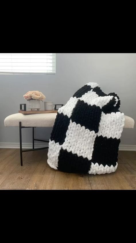 Chunky Knit Blanket Pattern, Cable Knit Blanket, Checkered Blanket, Chunky Yarn Blanket, Finger Knitting Projects, Cable Knit Blankets, Chenille Blanket, Knit Basket, Chunky Knit Throw