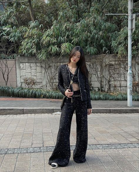 Chaebol Fashion, Kim A Hyun, Chanel Instagram, Y2k Chic, Long Skirt Fashion, Mommy Outfits, Outfit Korean, Looks Chic, Korea Fashion