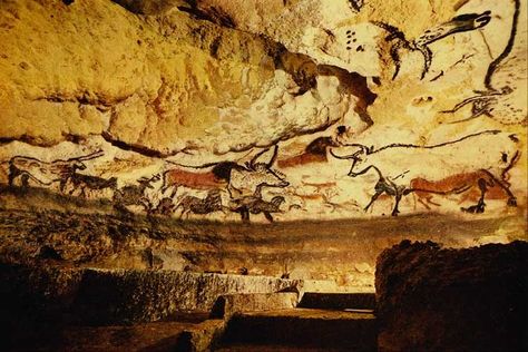 Lascaux Cave Paintings, Dog Robot, Bull Images, Prehistoric Cave Paintings, Paleolithic Art, Cave Painting, Prehistoric Art, Cave Paintings, Ap Art