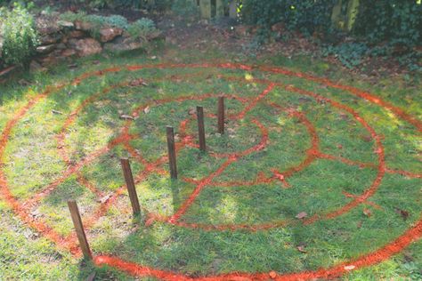 Labyrinth Ideas Paths, Garden Labrynth Diy, Path Backyard, Brick Labyrinth, Outdoor Labyrinth, Garden Labyrinth, Backyard Labrynth Labyrinth Garden, Labyrinth Garden, Spiral Garden