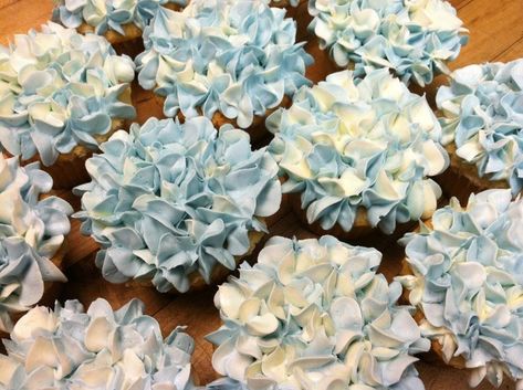 Pinterest | Hydrangea Cupcakes, Hydrangeas and Cupcake Blue And White Cupcakes, Hydrangea Cupcakes, Hydrangea Cake, Blue Hydrangea Wedding, Wilton Tips, Purple Cupcakes, Pretty Cupcakes, White Cupcakes, Cupcake Cake Designs