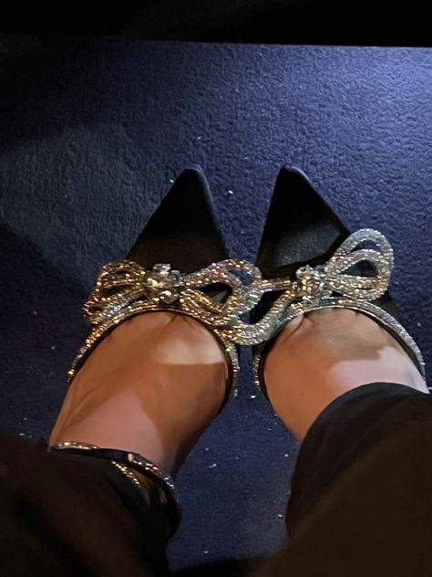 Fashion ##bowrhinestone#heels#trendyshoes Bejeweled Heels, Bow Heels Outfit, Bow Shoes Heels, Black Heels With Bow, Kitten Heels Outfit, Diamond Shoes, Pointed Pumps, Diamond Bows, Heels Outfits