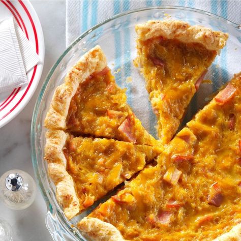 Recipes With Canadian Bacon, Bacon Onion Quiche, Bacon Quiche Recipe, Bacon Dinner, Onion Quiche, Farm Recipes, Bacon Quiche, Cottage Cheese Recipes, Egg Dishes