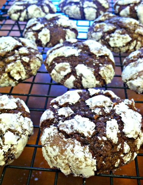 Kahlua Espresso Crinkles Bisquick Cookies, Brownie Crinkle Cookies, Brownie Mix Cookies, Easy Brownie, Chocolate Brownie Cookies, Bisquick Recipes, Chocolate Crinkles, Crinkle Cookies, Brownie Mix