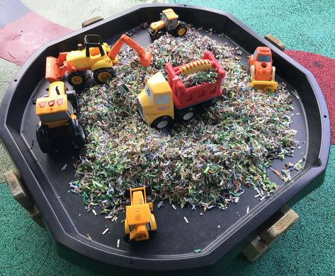 Recycling Topic Eyfs, Dry Messy Play Ideas, Construction Messy Play, Messy Play Ideas Eyfs, Recycling Tuff Tray Ideas, Recycling Tuff Tray, Dry Messy Play, Messy Play Tray Ideas, Messy Tuff Tray Ideas