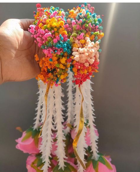 Floral Necklace Jewelry, Shadi Ideas, Diy Eid Cards, Real Flower Jewellery, Haldi Ceremony Decorations, Flower Jewellery For Haldi, Flower Jewellery For Mehndi, Bridal Ornaments, Flowers Jewellery