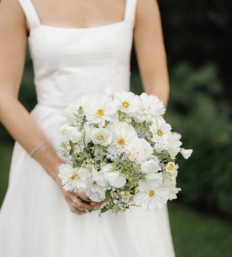 Wedding Bouquets April, Bridal Bouquet Summer Wild Flowers, Summer Wild Flowers, Behavior Board, Wedding April, Bridal Bouquet Summer, Makeup Images, V Neck Wedding Dress, Bouquet Ideas