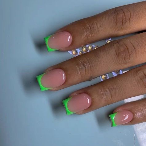 Mini Nails Design, Regular Nails, Drippy Nails, Mini Nails, Nails 23, Wave Nails, Medium Nails, Green French, Girly Acrylic Nails