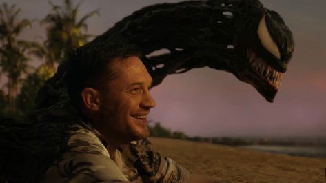 Venom: Let There be Carnage / Beach Scene Venom Movie Scene, Venom Screencaps, Eddie Brock And Venom, Eddie And Venom, Eddie Venom, Venom And Eddie, Venom Eddie, Venom Pictures, Venom Wallpaper