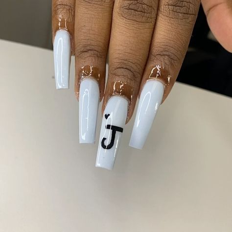 C L A W S B Y R A E  LLC 💅🏾 on Instagram: “Her boyfriends initial ! ——————————————————————————— 𝐖𝐚𝐧𝐭 𝐭𝐡𝐢𝐬 𝐞𝐱𝐚𝐜𝐭 𝐬𝐞𝐭 ? .... - - - 𝑪𝒂𝒕𝒆𝒈𝒐𝒓𝒚 : colored acrylic  𝑩𝒐𝒐𝒌 𝒖𝒏𝒅𝒆𝒓 : colored…” Tapered Square Nails With Initial, Boyfriend Initial Nails Almond, Nails Acrylic J Initial, Initial B On Nails, Boyfriend Name On Nails Designs, White Nails With J Initial, J On Nails Letter, Initials On Nails Boyfriends, Boyfriend Name Nails