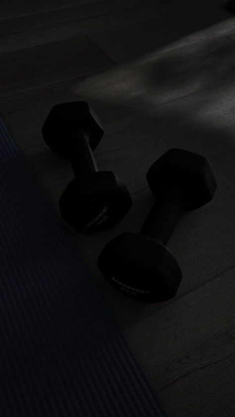 Moody Gym Aesthetic, Black And White Sports Photography, Gym Wallpapers, Garage Workout, Gym Story, Pilates Cardio Workout, Commercial Gym Design, Home Workout Space, Small Home Gym Ideas