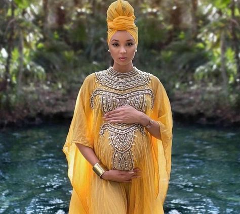 Successful Black Parenting Magazine™ 👶🏾 on Twitter: "This is gorgeous and she is fully clothed. #maternity #maternityshoot #melaninpoppin… " Maturity Shoot, African Maternity, Fam Goals, Maternity Photoshoot Ideas, Pregnant Dress, A Pregnant Woman, Maternity Photoshoot Poses, Diva Style, Diamond Life