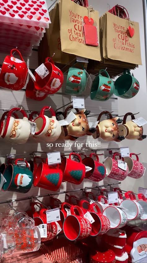 Xmas Shopping Aesthetic, Aesthetic Christmas Shopping, Christmas Inspo 2023, Cozy Christmas Aesthetic Photos, Christmas Mug Aesthetic, Christmas Vibes Aesthetic Cozy, Cristmass Aesthetic Decor, Flying Tiger Christmas, Christmas Feeling Aesthetic