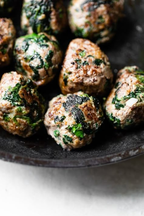 These amazing Italian Beef and Spinach Meatballs would make my husband's Italian family proud! I snuck some spinach in the meatball mix, but I promise even the pickiest of eaters will love them! #meatballs #spinach #familymeals #makeahead #freezermeals Beef And Spinach Recipes, Ground Beef And Spinach Recipes, Ground Beef And Spinach, Spinach Meatballs, Meatball Dinner, Italian Family, Italian Beef, Beef Meatballs, Meatballs Recipe