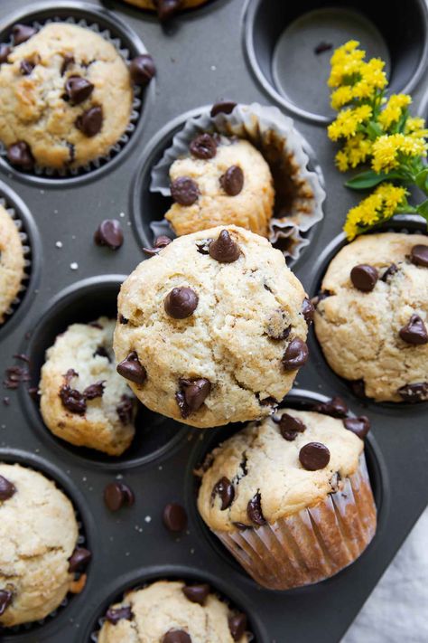 Healthy Chocolate Chip Muffins (Easy Recipe!) - Jar Of Lemons Muffins Easy Recipe, Healthy Chocolate Chip Muffins, Chocolate Chip Muffins Easy, Jar Of Lemons, Simple Delicious Recipes, Peanut Butter Pancakes, Muffins Easy, Chocolate Chip Muffin Recipe, Sweet Breakfast Treats