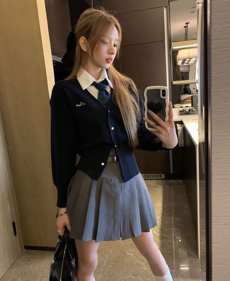 Korean Preppy, Preppy Chic Outfits, Cute Core, Uniform Outfits, School Uniform Fashion, School Uniform Outfits, Chinese Fashion, Uniform Fashion, 가을 패션