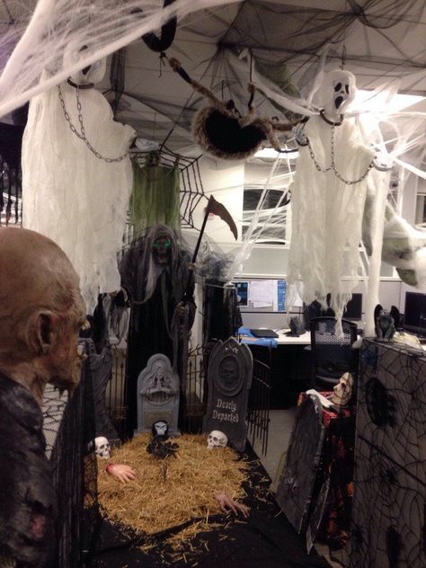 Fun And Spooky Halloween Office Decor Ideas Halloween Decorations Indoor Scary, Halloween House Party Decorations, Halloween Cubicle, Cemetery Ideas, Office Halloween Decorations, Scary Halloween Decorations Outdoor, Scary Halloween Decorations Diy, Gravesite Decorations, Halloween Party Decor Diy