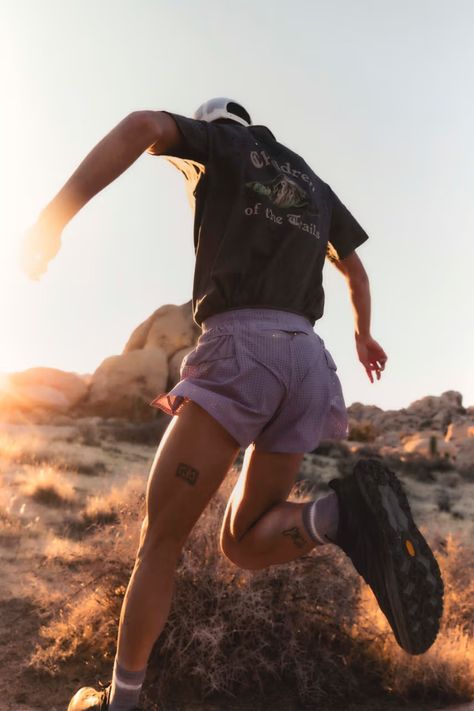 Satisfy Channels the Free-Spirited Runner in New "Children of the Trails" Collection | Hypebeast Body Photoshoot Aesthetic, Trail Photoshoot, Hiking Photoshoot, Trail Running Photography, Best Running Gear, Running Photography, Sport Photoshoot, Ultra Running, Marathon Training Plan