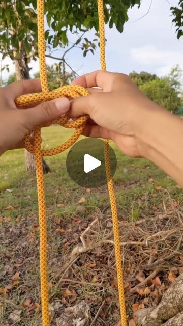 Scout Knots Board, Survival Rope Bracelet How To Make, Paracord Uses, Quick Release Knot, Bush Craft Survival, Essential Knots For The Outdoors, Survival Life Hacks Camping & Hiking, Camping Knots, Survival Knots