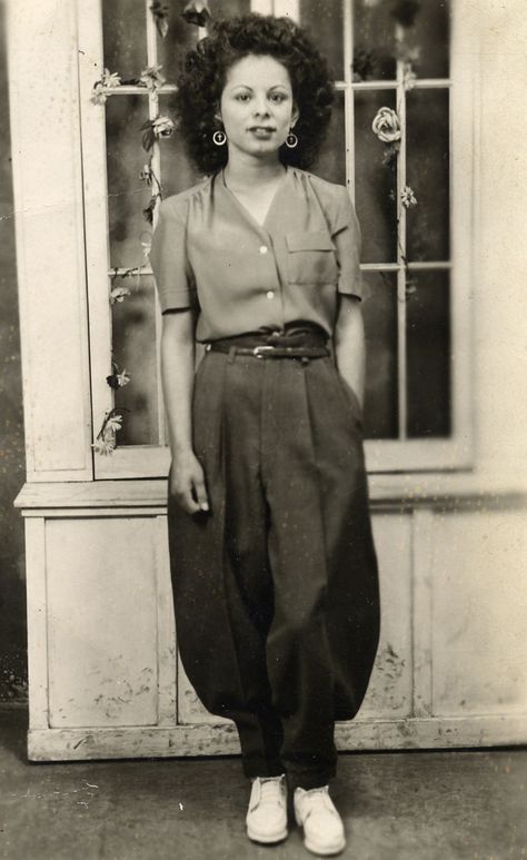 1940s Women, Zoot Suit, East Los Angeles, 20th Century Fashion, Vintage Los Angeles, Long Frocks, Youth Culture, 1940s Fashion, Looks Style