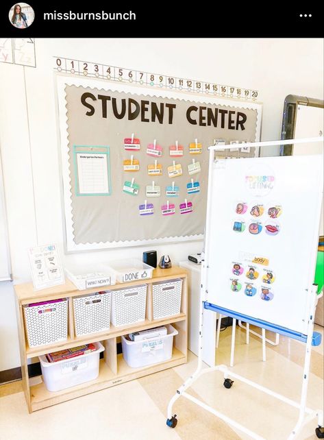 Student Center In Classroom, Student Station, Beginning Of Kindergarten, Kindergarten Classroom Decor, Student Center, Kindergarten Ideas, Teaching Life, Classroom Bulletin Boards, Classroom Setup