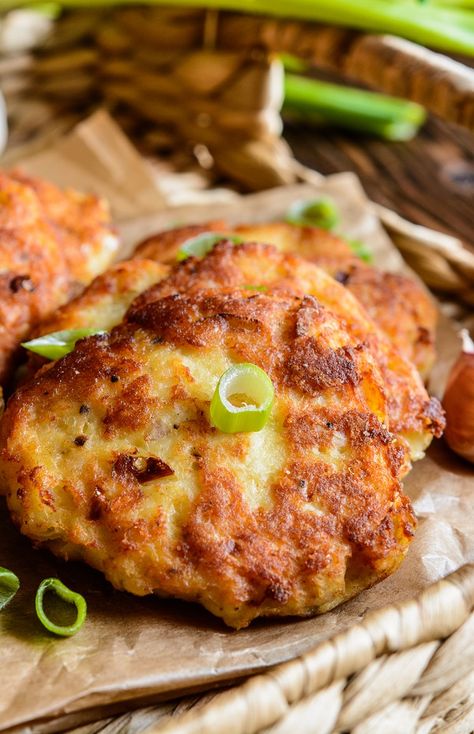 Air Fryer Tuna Patties, Tuna Croquettes Recipe, Tuna Patties Healthy, Grilled Tuna Steaks Recipes, Air Fryer Tuna, Tuna Cakes Recipe, Tuna Patties Recipes, Tuna Burgers, Tuna Patties