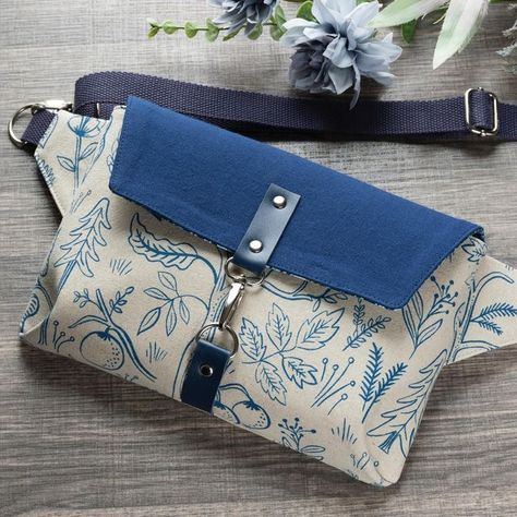 Fanny Pack Sewing Pattern, Fanny Pack Pattern, Fanny Pack Style, Garden Meadow, Denim Bag Patterns, Banana Bag, Diy Leather Bag, Leather Workshop, Sewing Purses