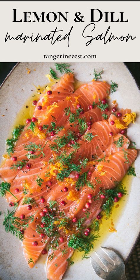 Sliced Salmon Marinated with Dill Salmon Log Recipe, Marinated Salmon Recipes, Salmon Tartare, Aphrodisiac Foods, Salmon Marinade, Dill Recipes, Raw Salmon, Marinated Salmon, Fav Products