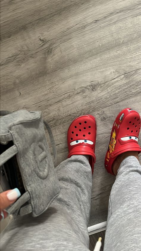 Mater Crocs Cars, Lighting Mac Queen Crocs, Lightning Mcqueen Crocs Outfit, Lighting Mcqueen Crocs, Cars Crocs, Lightning Mcqueen Crocs, Cool Crocs, Crocs Aesthetic, Crocs Outfit