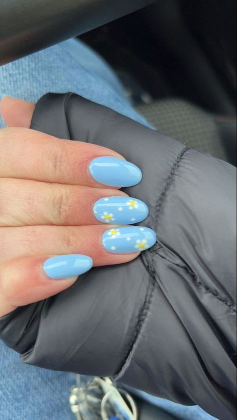 Discover 2024's Trending Spring Nails Blue Designs – Fresh & Chic Manicures Blue Nails Daisy, Trending Spring Nails, Spring Nails Blue, Periwinkle Nails, Nails Daisy, Pastel Blue Nails, Sun Nails, Daisy Nail Art, Chic Manicure