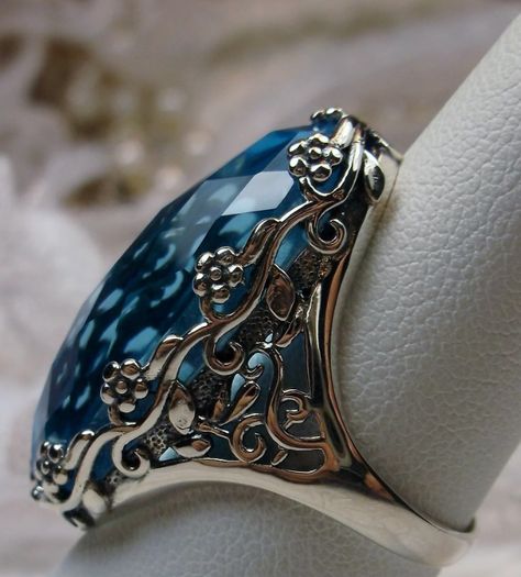 Antique Style Rings, Swiss Blue Topaz Ring, Floral Filigree, Gold Rings Fashion, Swiss Blue Topaz, Blue Topaz Ring, Dream Jewelry, Blue Rings, Amazing Jewelry