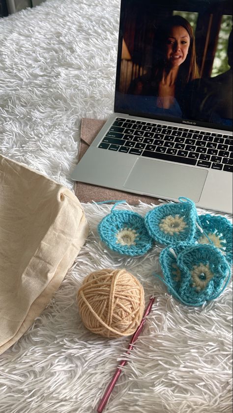 Crochet Pfp Aesthetic, Crocheting Wallpaper, Crochet Instagram Feed, Crochet Aesthetic Wallpaper, Crochet Pictures, Hobbies To Try, Crochet Business, Crochet Amigurumi Free Patterns, Crochet Amigurumi Free