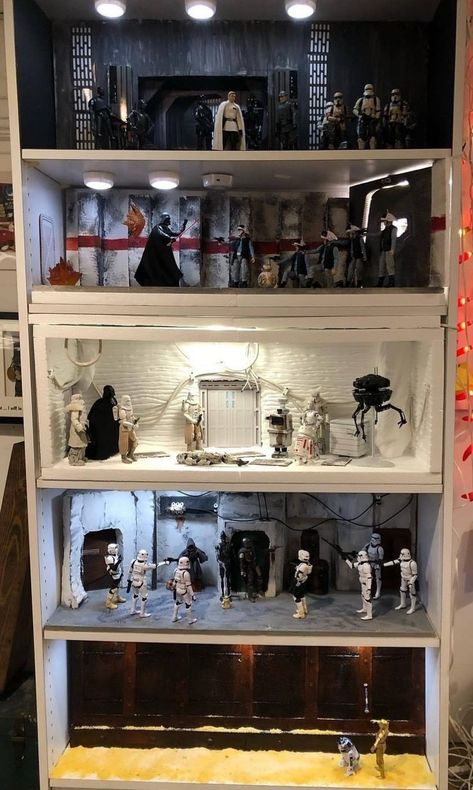 Star Wars Desk Decor, Starwars Display Ideas, Marvel And Star Wars Themed Room, Star Wars Figures Display, Vintage Star Wars Bedroom, Star Wars Figure Display, Star Wars Dioramas, Star Wars Black Series Display, Star Wars Media Room