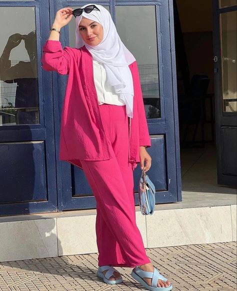 Ensemble Hijab Style Summer, Hot Pink Hijab Outfit, Ensemble Hijab Style, Hijab Style Summer, Cod Set, Summer Modest Outfits, Islamic Fashion Dresses, Cute Sweatpants Outfit, Modest Outfit Ideas