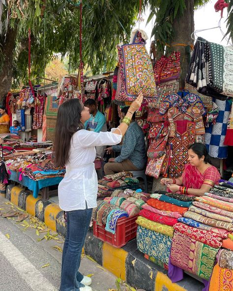 trying to be a boho girly🤍 day 3 dump, the desi side of me truly went crazy seeing all the jhumkas, bags, juttis, like yes plis give me everything DON’T make me choose ✨😭 📍Janpat market, Delhi Crawford Market, Chhatrapati Shivaji Terminus, Delhi Shopping, Shopping In Mumbai, Red Henna, Give Me Everything, Natural Henna, Market Shopping, Desi