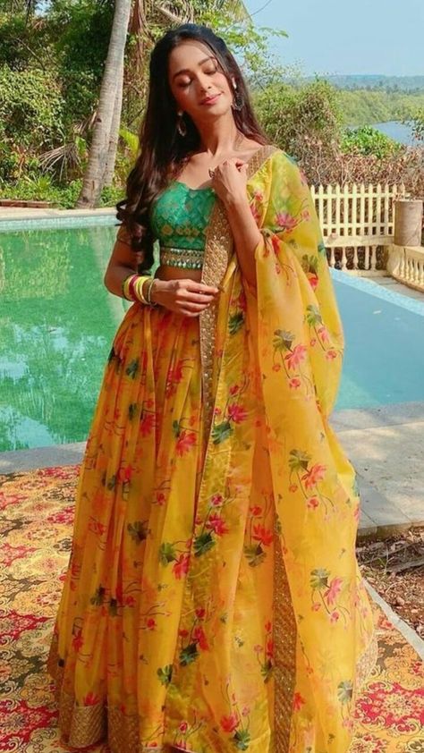 Extravagant Outfits, Lehenga Ideas, Mugdha Chaphekar, Haldi Dress, Choli Dress, Haldi Outfit, Simple Lehenga, Lehenga Design, Gown Party Wear