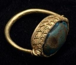 Scarab Ring / Ptolemaic Period 323/31 BC Granulation Jewelry, Hermes Ring, God Horus, Egypt Ancient, Ancient Egyptian Jewelry, Ancient Jewels, Ancient Jewellery, Historical Jewellery, Long Pearl Necklaces