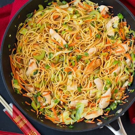 Asian Pasta, Chow Mein Recipe, Chicken Chow Mein, Mapo Tofu, Dinner Chicken, Bon Appetite, Chow Mein, Cooking Classy, Chinese Dishes