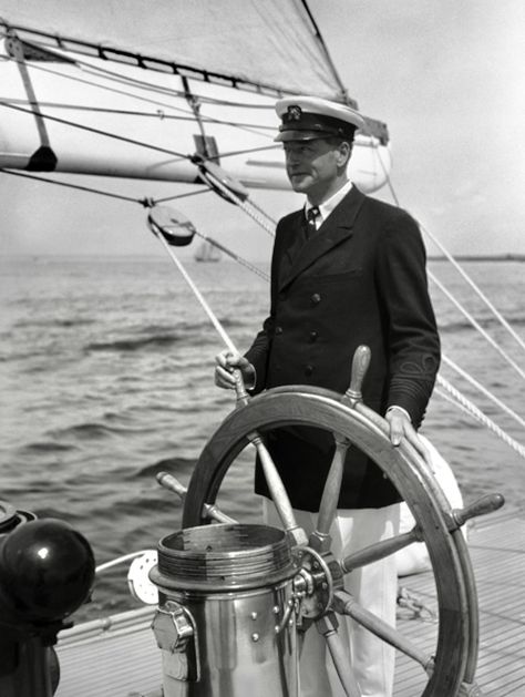 Harold Vanderbilt at the helm of J Class Rainbow - 1934 New York Yacht Club Cruise Schooner Ship, New York Yacht Club, Sea Man, J Class Yacht, Sailing Photography, Mystic Seaport, Nautical Chic, Classic Sailing, Model Sailboat