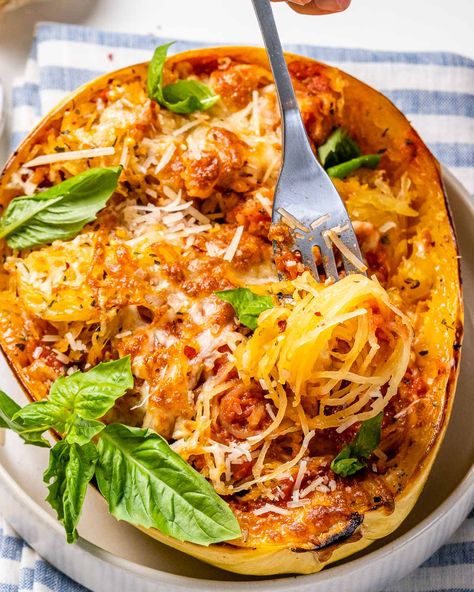 Diet Pasta, Parmesan Spaghetti Squash, Easy Spaghetti Squash, Spaghetti Squash Recipes Easy, Low Carb Spaghetti, Vegan Steak, Baked Spaghetti Squash, Easy Spaghetti, Pasta Italiana