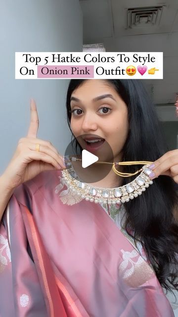 Pink Saree Jewellery Set, Pink Gown Jewellery Ideas, Necklace For Gown Indian, Earrings For Pink Saree, Necklace For Pink Lehenga, Makeup Look For Pink Saree, Pink Saree Outfit Ideas, Onion Colour Dress Combination, Peach Colour Saree Jewellery