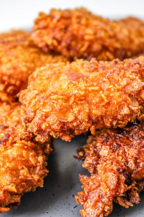 Cornflake Fried Chicken has a crunchy texture and juicy interior, this easy dinner recipe is a surefire way to please everyone at the table. Frosted Flake Chicken Tenders, Oven Fried Chicken Corn Flakes, Oven Fried Chicken With Corn Flakes, Air Fryer Cornflake Chicken Tenders, Frosted Flake Chicken, Cornflakes Chicken Tenders, Chicken Flats Recipes, Cornflake Fried Chicken, Corn Flakes Chicken Tenders