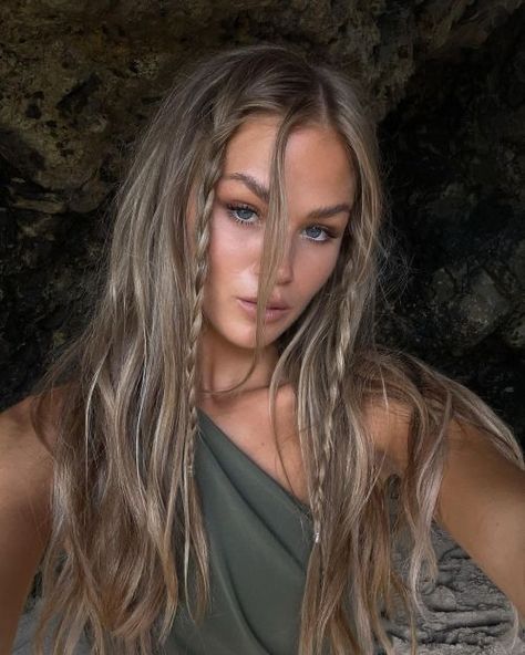 Younger Hair, Ash Blonde Hair Balayage, Pale Skin Hair Color, Sandy Blonde Hair, Dark Blonde Hair Color, Brown Hair Inspo, Ash Blonde Hair, Dark Blonde Hair, Blonde Hair Inspiration