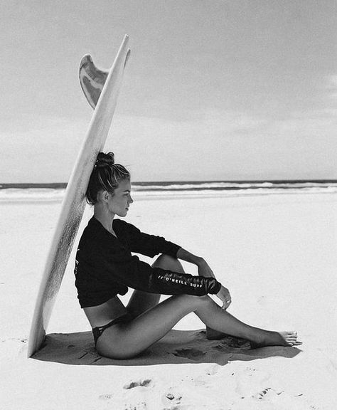 Wetsuit Photoshoot, White On White Photography, Surfboard Photoshoot, Surfing Photoshoot, Beach Poses Couples, Female Modeling Poses, Surfer Vibe, Beach Poses Instagram Bikinis, Surfing Lifestyle