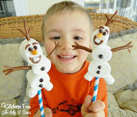 Kitchen Fun With My 3 Sons: Easy Olaf Marshmallow Pops from the ... Melted Olaf Yogurt, Olaf Marshmallow Snowman, Olaf Treats, Olaf Marshmallow, Torte Frozen, Christmas Fruits, Olaf Party, Olaf Birthday, Olaf Cake