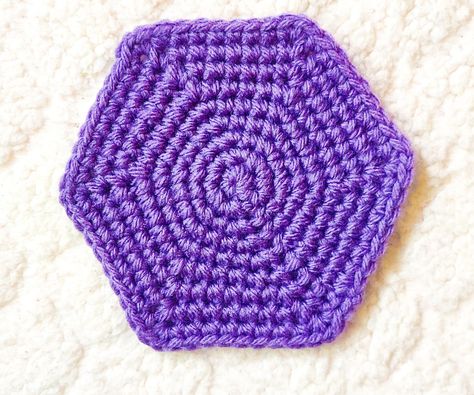 Hexagon Crochet Pattern, 4mm Crochet Hook, Crochet Triangle, Crochet Hexagon, All Free Crochet, Crochet Circles, Your Crochet, Square Crochet, Hexagon Pattern