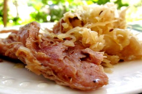 Crock Pot Country-Style Ribs and Sauerkraut. Photo by gailanng Crock Pot Country Ribs, Ribs And Sauerkraut, Country Ribs, Sauerkraut Recipe, Country Style Pork Ribs, Country Style Ribs, How To Cook Ribs, Betty Crocker Recipes, Sauerkraut Recipes