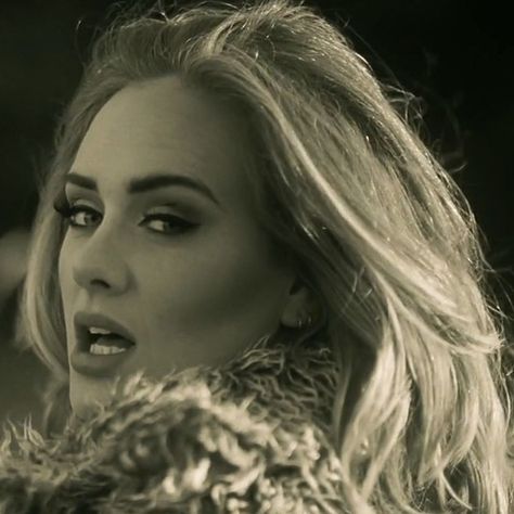 Adele Looks Incredible Makeup-Free On The Cover Of Rolling Stone Adele Makeup, Adele 25, Adele Hello, Adele Weight, Adele Songs, Hello Gif, Alex Pettyfer, Xavier Dolan, Ryan Guzman