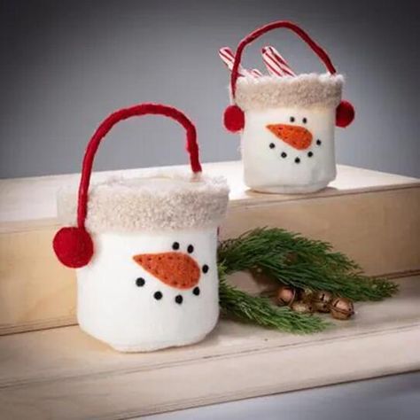 Snowman Bucket, Bucket Crafts, Beautiful Paper Flowers, Snowman Crafts Diy, Boxwood Balls, Dollar Store Christmas Crafts, Felt Snowman, Dollar Store Christmas, Bathroom Counter